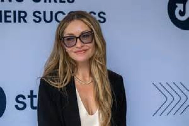 Rebecca Buhr Net Worth